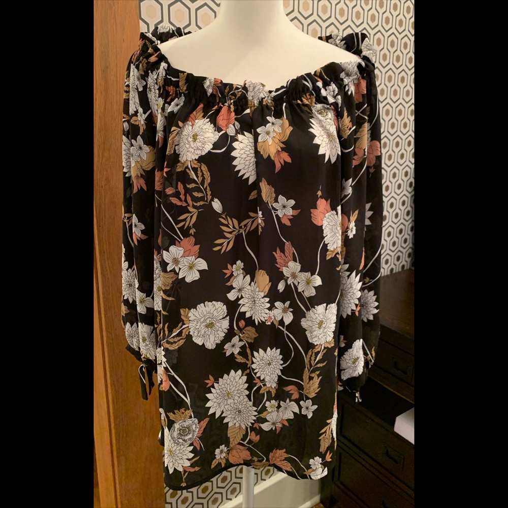 Violet+Claire Top